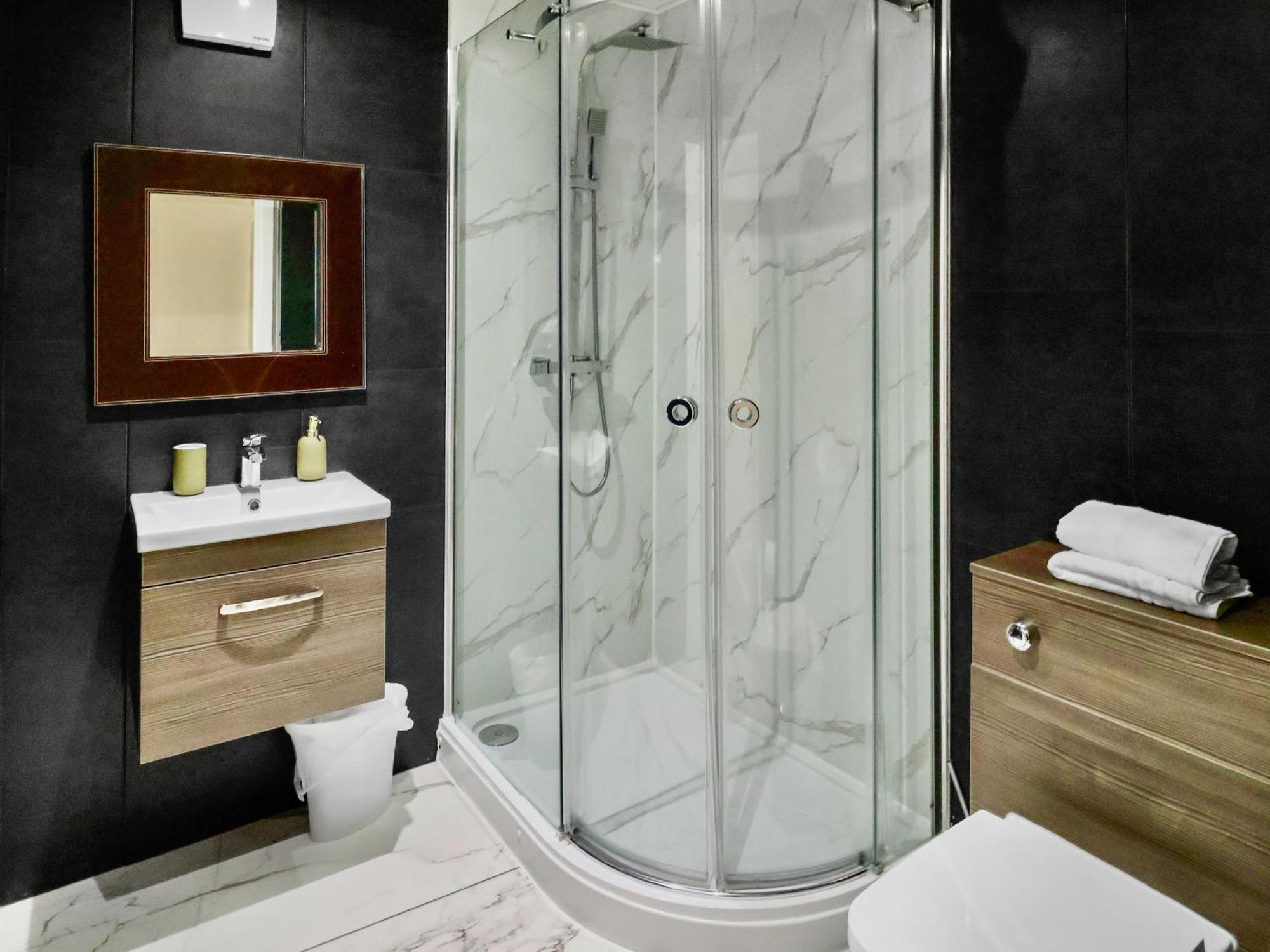 Apartment Centre *
